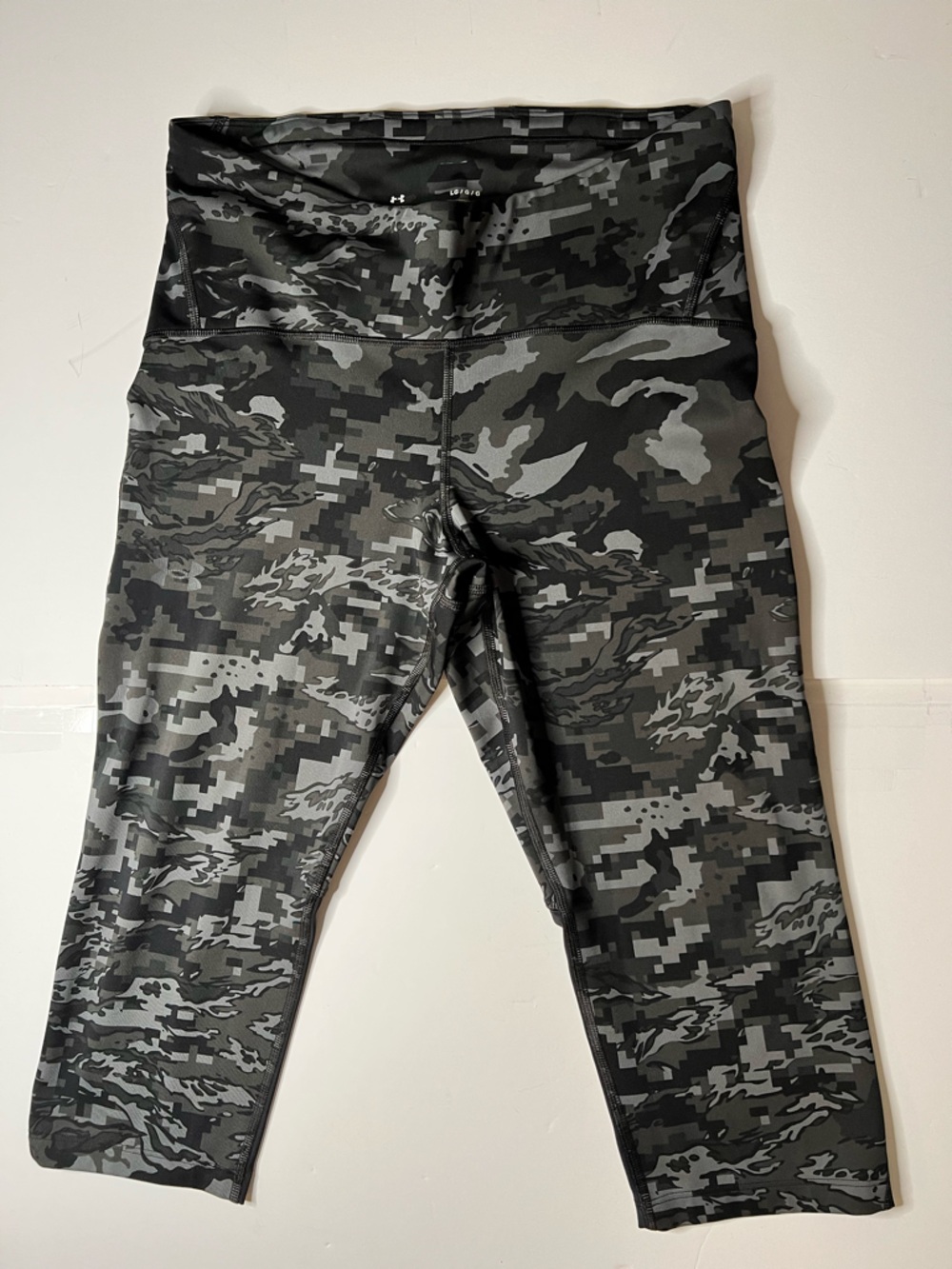 Under Armour Women’s Camouflage Capri Leggings in Black and Gray